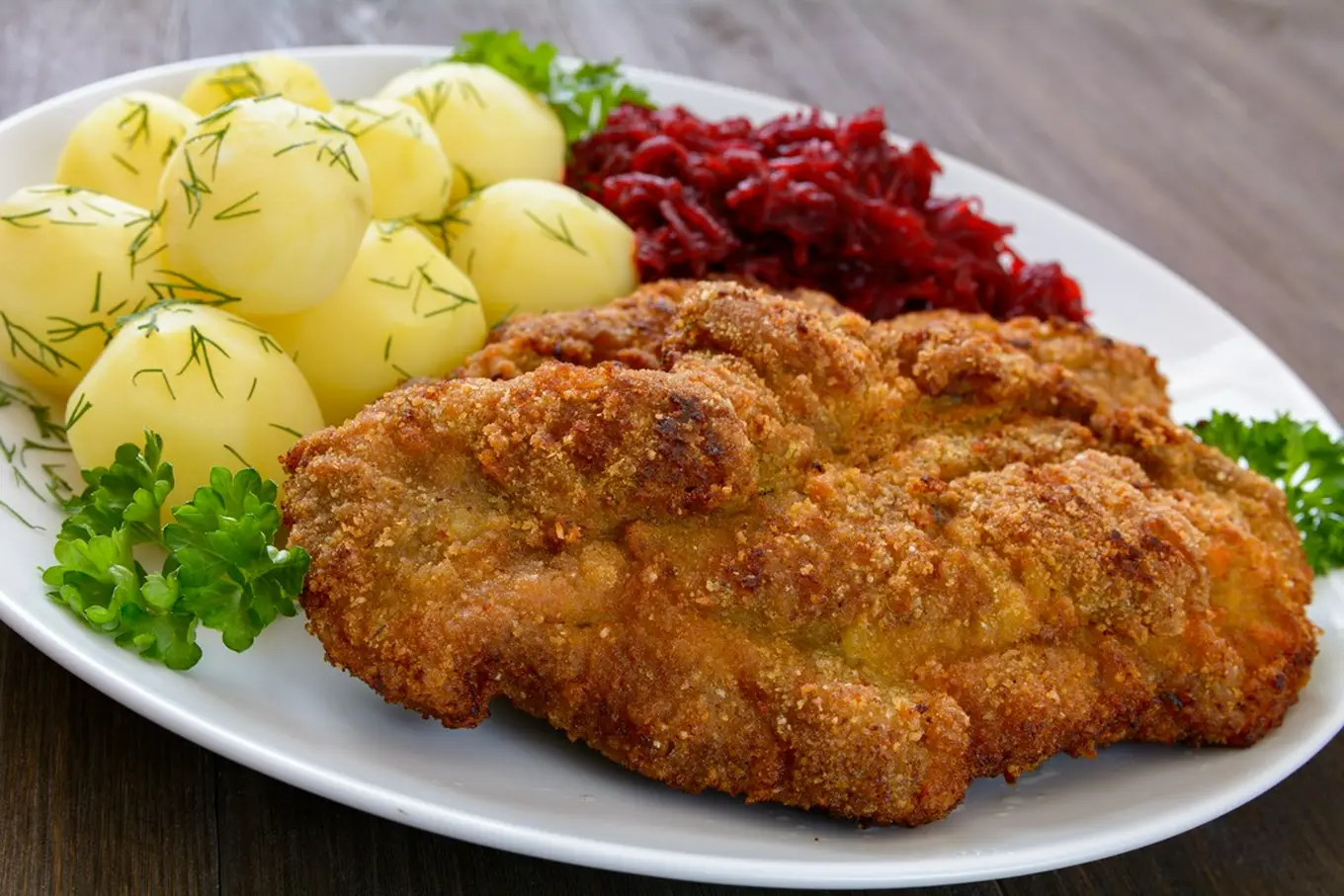 kotlet schabowy na talerzu